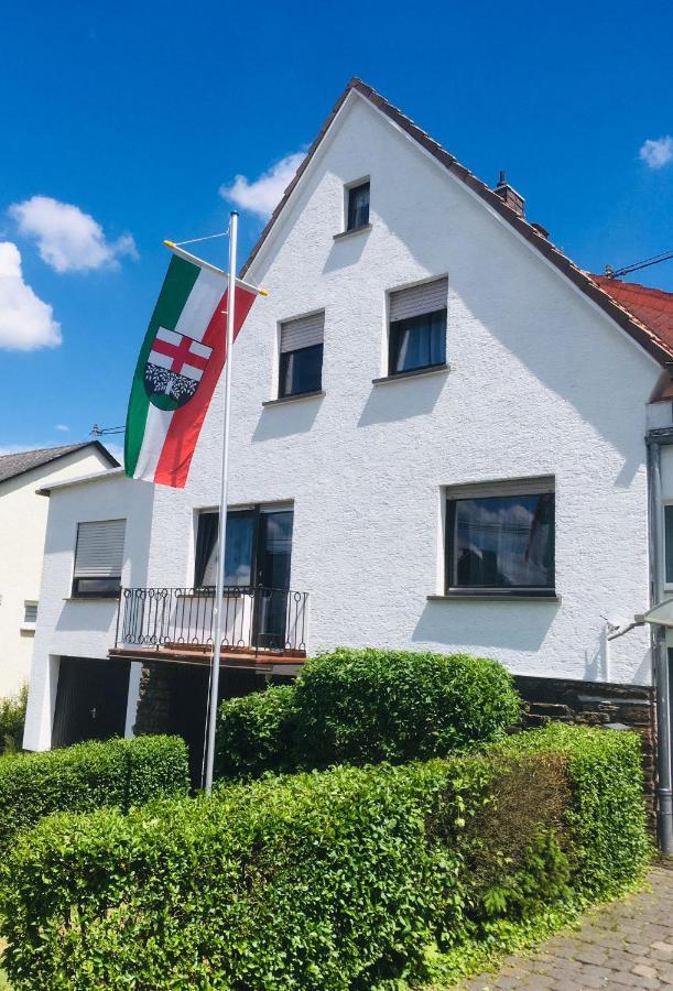 Apartamento Auszeit Rhein-Mosel Waldesch Exterior foto